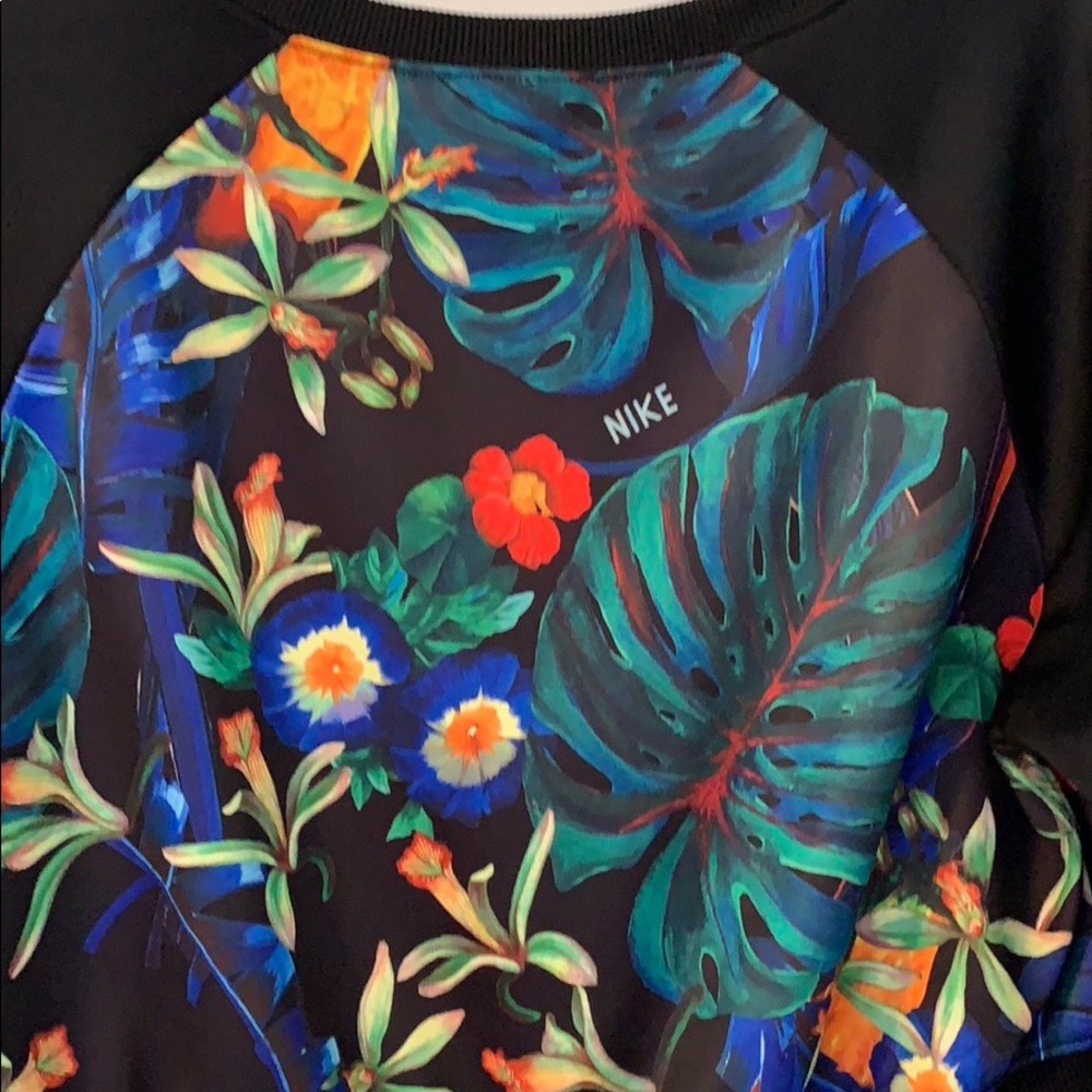 Nike top - Picture 4 of 4